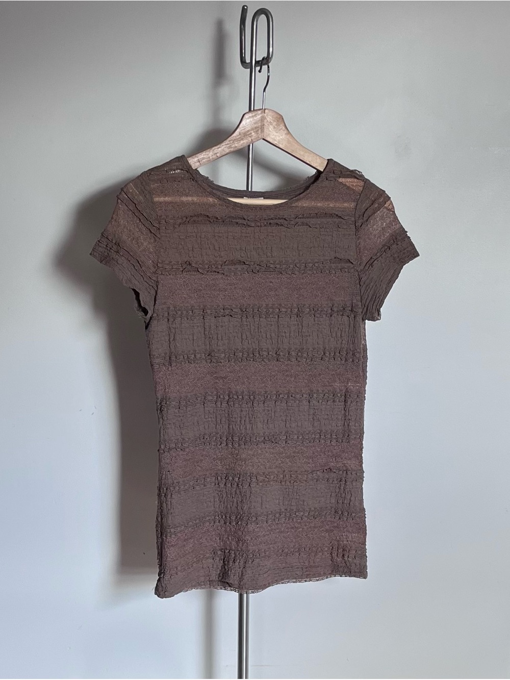 Suzy Shier Textured Short Sleeve Tee in Taupe Brown - Picture 5 of 8